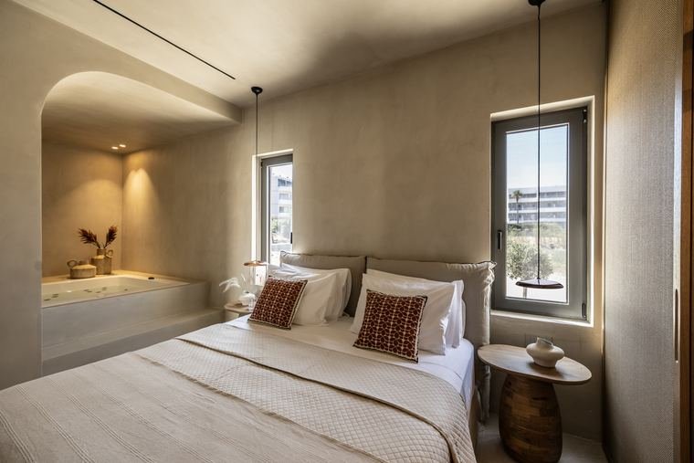 Aurelia bedroom with private jacuzzi alcove