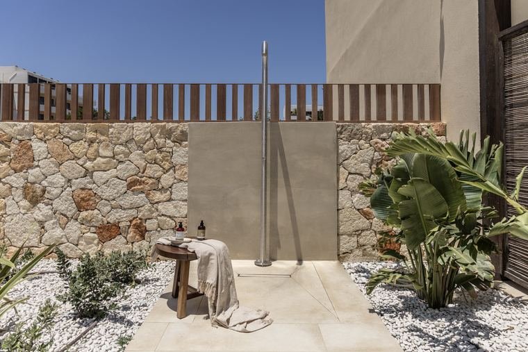 Outdoor shower detail