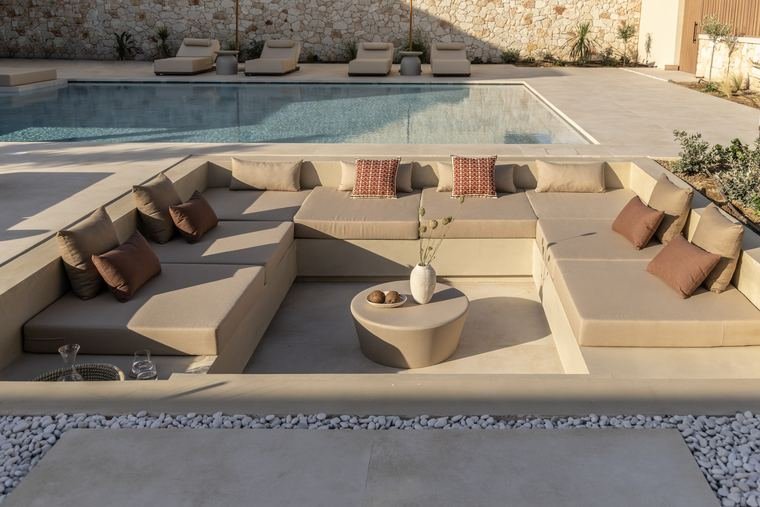 The sunken lounge beside the pool